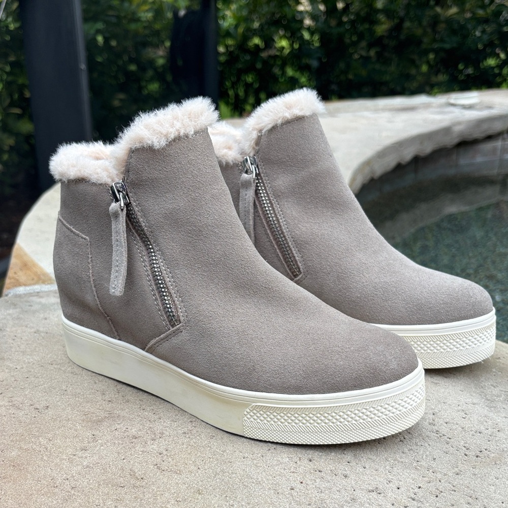 Cozy Tan Suede Winter Boots with faux Fur Lining